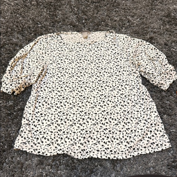 H&M White and Black Bell Sleeve Blouse - Picture 1 of 2